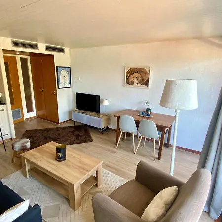 A - 4 Pers, Balcon Sud-ouest, Proche Telecabine Et Centre Du Village - Fr-1-198-242 Apartment *